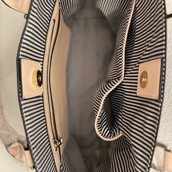 Black and cream tote bag. - Picture 5 of 17